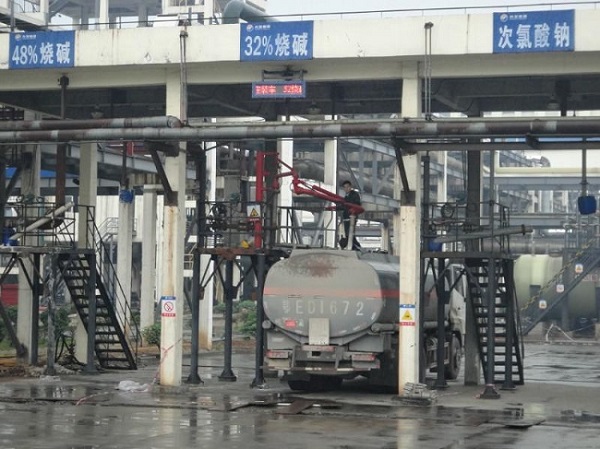 風(fēng)從虎，雨從龍，大大來了雨迎接！興發(fā)牛，大壩壯，主席來了宜昌亮！